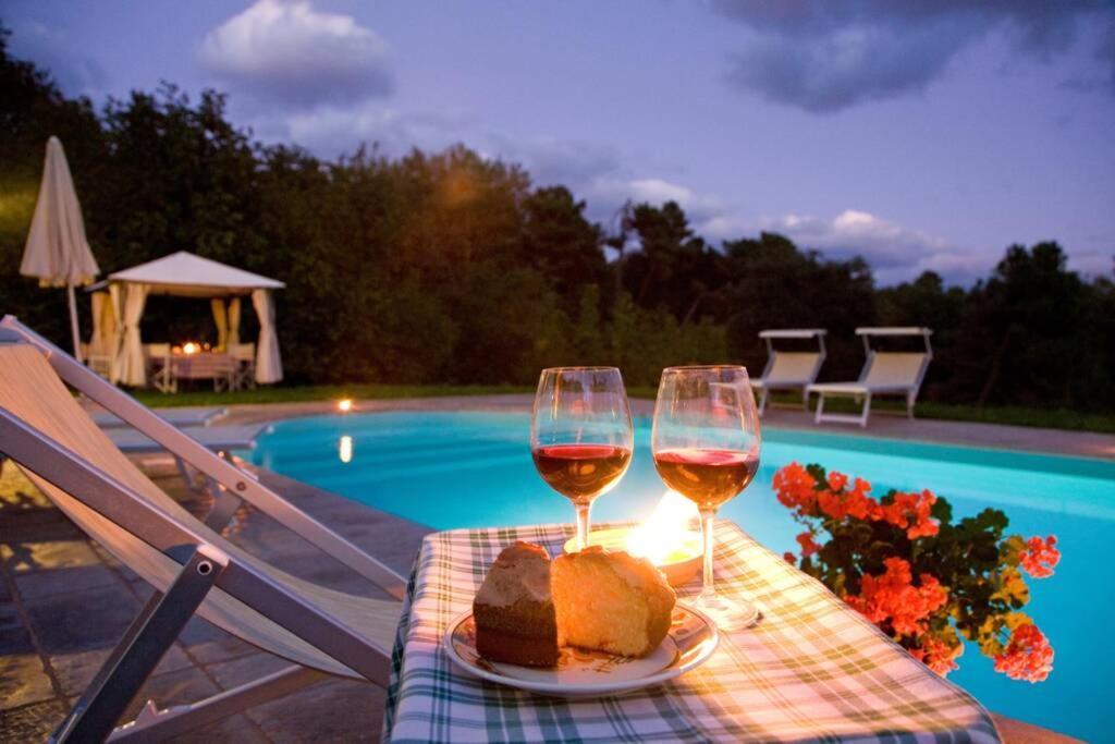 Villa Liz Tuscany, Private Pool, Hot Tub, Property Fenced, Pets Allowed Poppi Luaran gambar