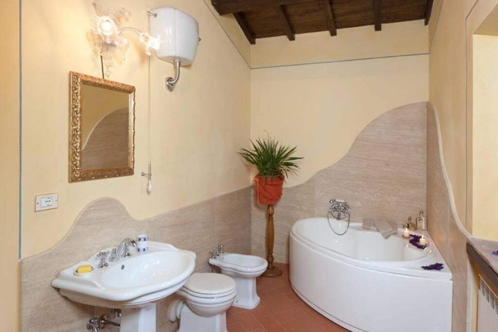Villa Liz Tuscany, Private Pool, Hot Tub, Property Fenced, Pets Allowed Poppi Luaran gambar